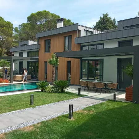 Kup Veranda Kis Bahcesi