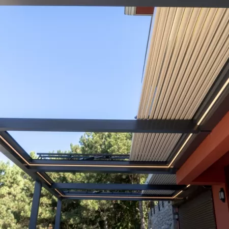 Rollingroof Pergola Kis Bahcesi