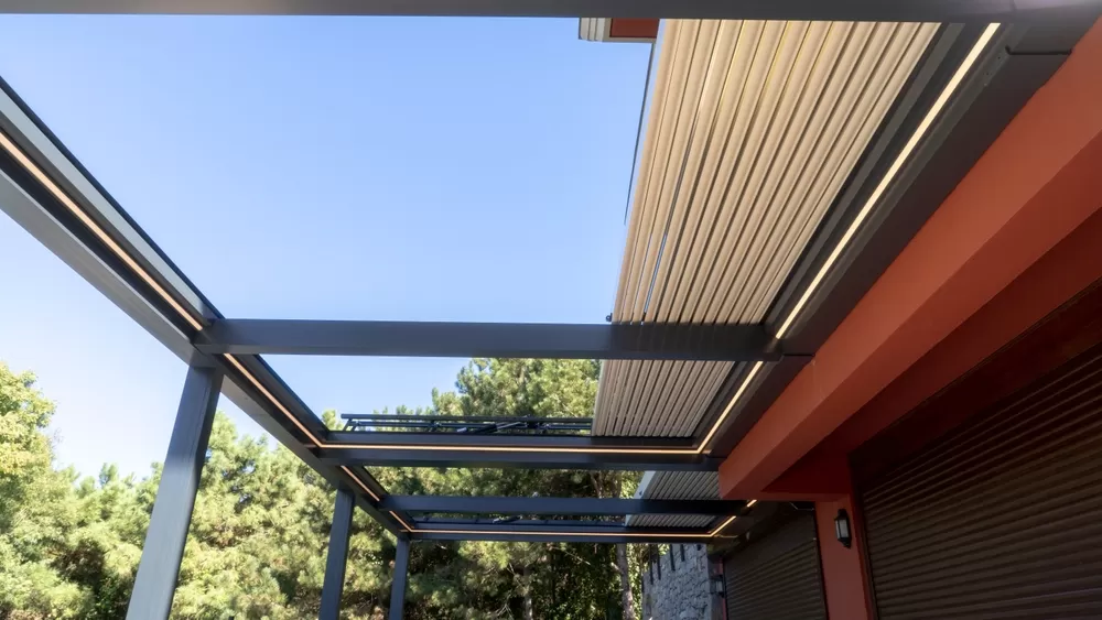 Rollingroof Pergola Kis Bahcesi